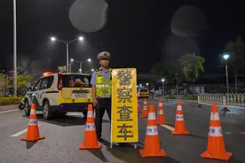 花都交警整治飙车、“炸街”等违法行为，查处摩电交通违法52宗图片
