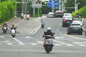 近300个点位自动抓拍电动车违法行为图片