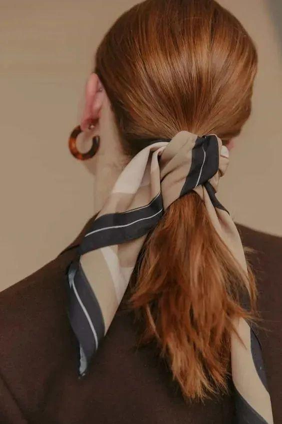 用一条丝巾，把百元单品穿出千元效果