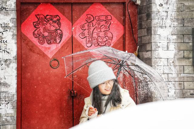 雪落钟鼓楼、什刹海，市民、游客邂逅京城初雪浪漫