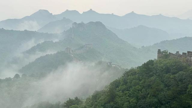 河北滦平：烟雨长城 云雾缭绕