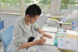 日均到馆2次！大二学生一年打卡图书馆564次图片