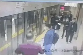 出行安全小锦囊：地铁车厢内有人晕倒怎么办？图片