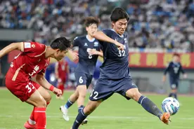 “苏超”足球联赛泰州场火热开赛，近25000名球迷加油打call图片