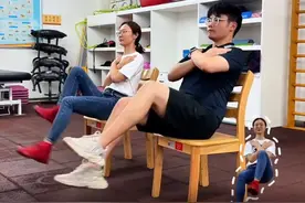 五一旅行长途坐车腰背酸痛 5个动作轻松缓解图片