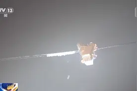 除冰机器人＋无人机 科技手段为电网保驾护航图片
