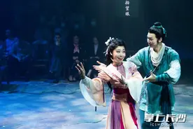 图视汇丨沉浸式幻境秀《新刘海砍樵》在长沙魔幻“架场”图片