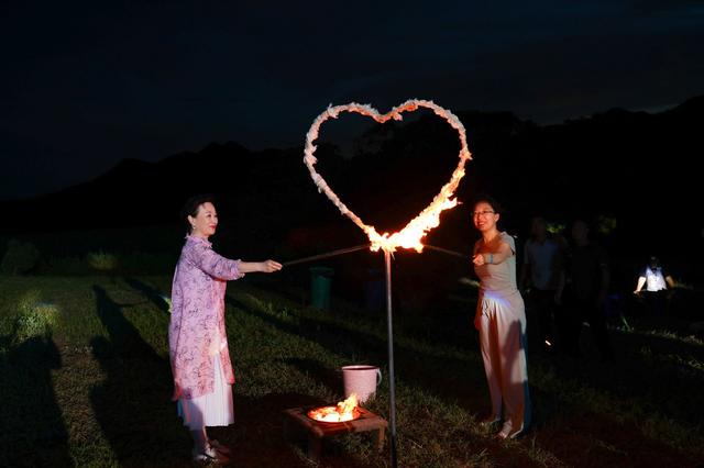 宁波七夕星空音乐会浪漫启幕！ 77对情侣共赴海岛之约