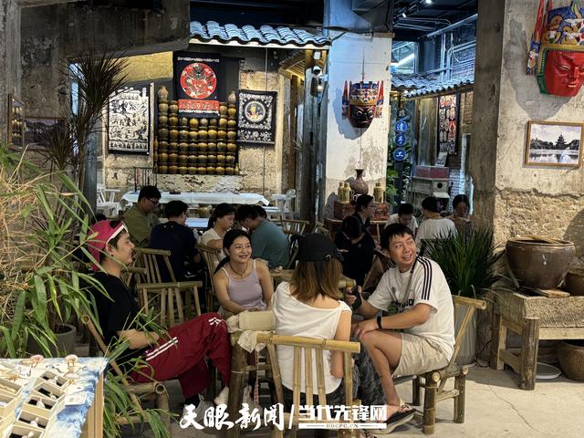 大城小店｜在黔里非遗文创馆，有啥样的“贵州慢时光”？