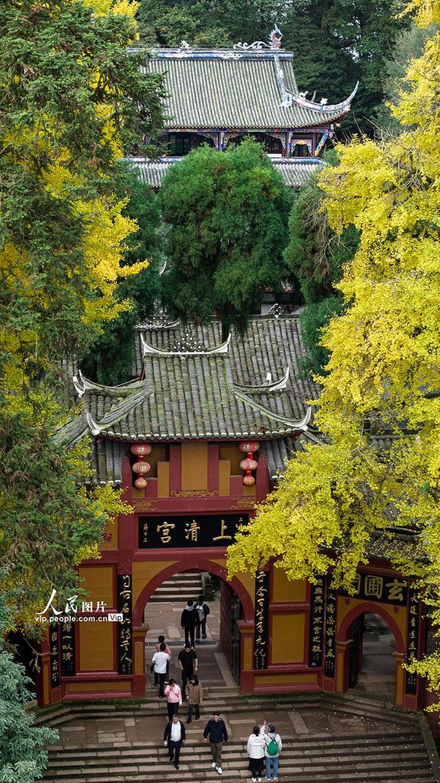 四川都江堰：青城山景区秋色美如画