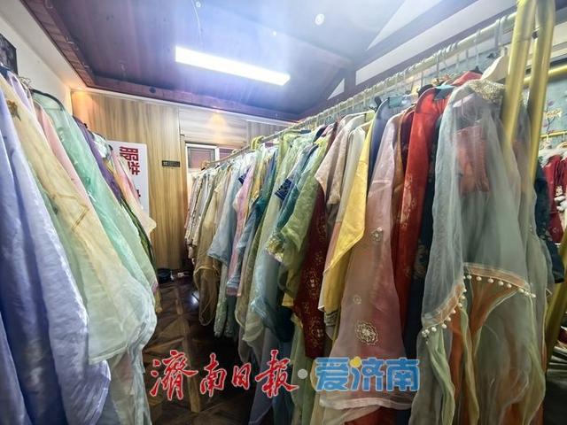 串联景点、带动消费 济南汉服热背后的文旅融合新图景