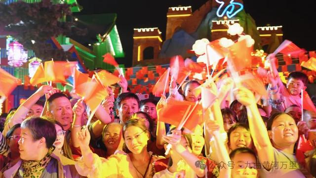 金秋国庆，雨幕真情：九曲黄河万里情和游客的双向奔赴