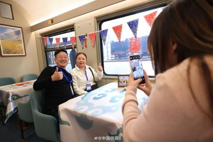 今冬首趟“悠享龙江·银旅号”冰雪旅游列车开行