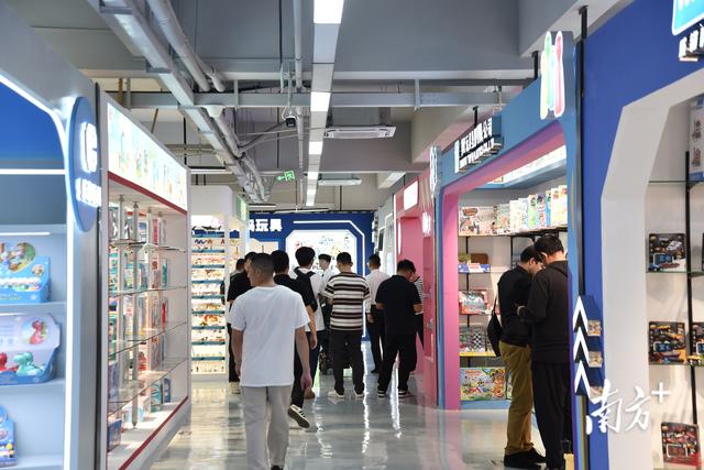 一线蹲点记｜国外客商直奔澄海找货源，AI玩具订单量暴涨