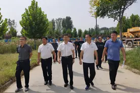 中牟县万滩镇七里店村迎中秋 聚乡贤 话发展图片