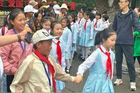 鲁藏青少年手拉手交流走进青岛市少年宫图片