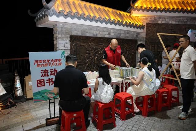 茂南文化大篷车飞马启航，流动的文化盛宴送到群众家门口
