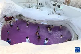 冰雪温泉旅游热图片