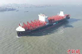 长江干线2025年首艘超大型船舶离港试航图片