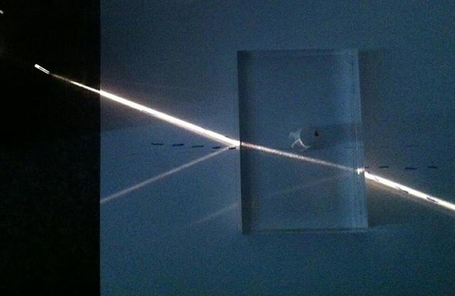 为什么你不能穿墙而过，但你的手机每天都在这么做？