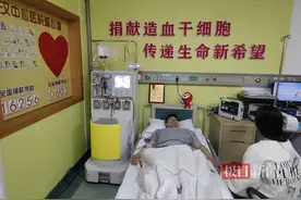 湖北汉川两名红十字志愿者被授予“见义勇为先进个人”荣誉称号图片