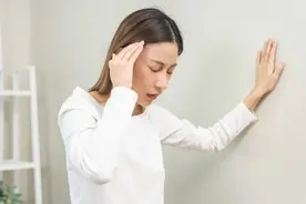 猛地起身两眼发黑、头晕……别不当回事，可能是疾病信号！图片