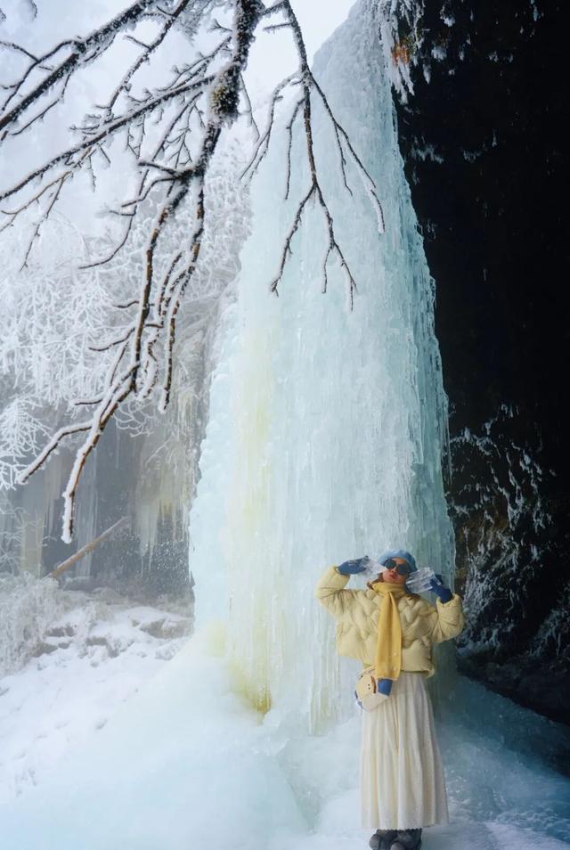 寒假遛娃必冲！瓦屋山冰雪仙境已上线，小神兽耍雪自由get！