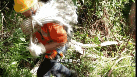 高温下的坚守——铁路线上的“攀岩者”