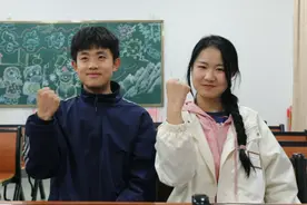 果然视频｜听障男生操场上表白听障女生：两人正准备毕业图片