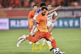 瓦科扳平比分，泰山队上半场1:1战平曼谷联图片