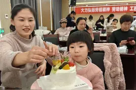 枣庄台儿庄百名女职工巧手焙甜蜜图片