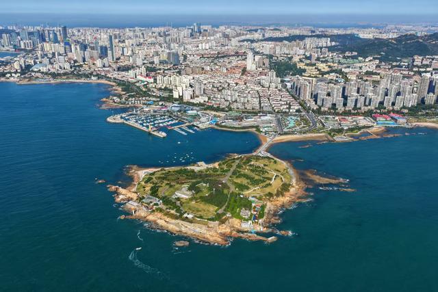 数智文旅 媒动山海丨俯瞰小麦岛，把青岛“明珠”框进眼底