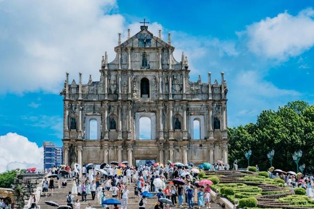 从高铁站步行几分钟，出境了！网友：原来如此丝滑