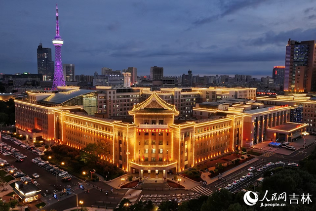 一路欢歌一路景 百年长街漾新声