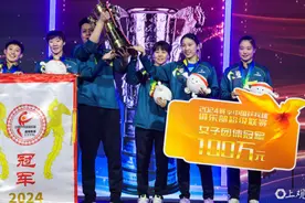 孙颖莎上演让二追三，王曼昱拿下决胜局，两队大战五局分胜负图片