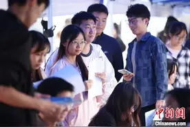 全国各地企事业单位携万余岗位走进南京农业大学“招贤纳士”图片