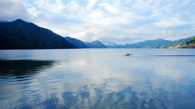 乘着高铁游白山 | “百区百景”打卡攻略之龙山湖景区