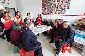 一年免费理发8000余次 这个团队从“头”开始真周到图片