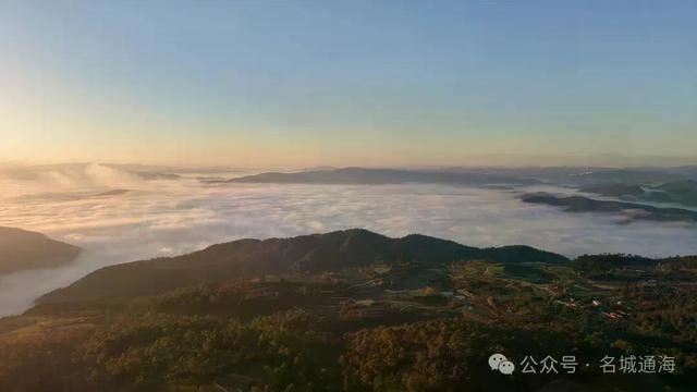 云海翻涌、金光洒落！通海这幅冬日山水画卷，太绝了