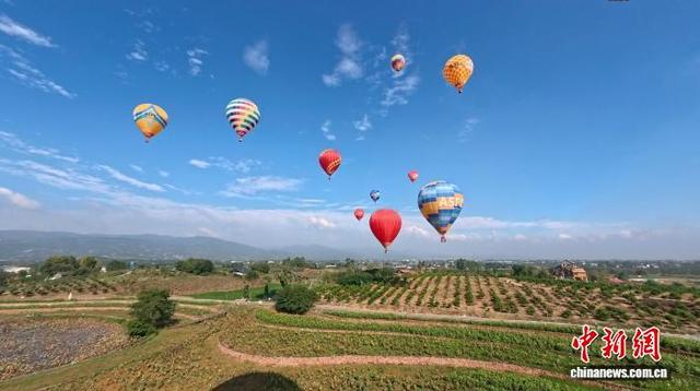 促低空文旅发展 2025年全国热气球精英赛四川金堂启幕