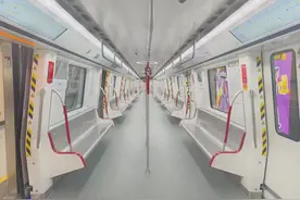 滚动更新 | 多图+视频！街坊“尝鲜”地铁十一号线首发列车图片