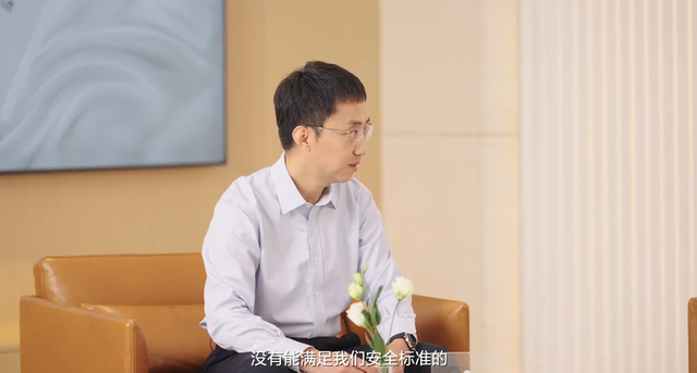 “金牌客服”李小龙：华为历史上充电宝从来没有召回过