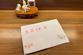 这个女儿把对妈妈的爱藏进了画里图片