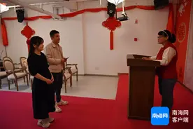 海口秀英区举办为爱见“证”主题特色颁证活动图片