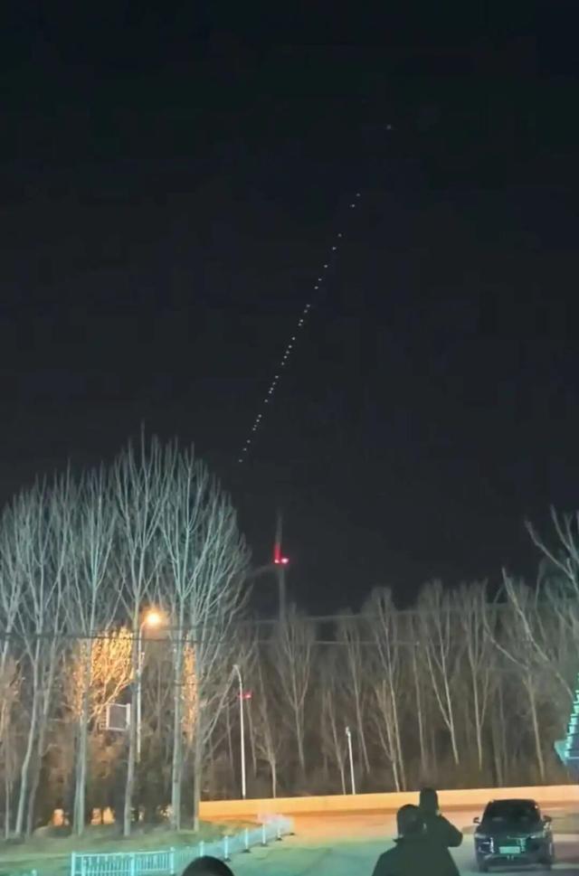 郑州	、洛阳、开封等河南多地夜空现“光点	”	，天文专家回应
