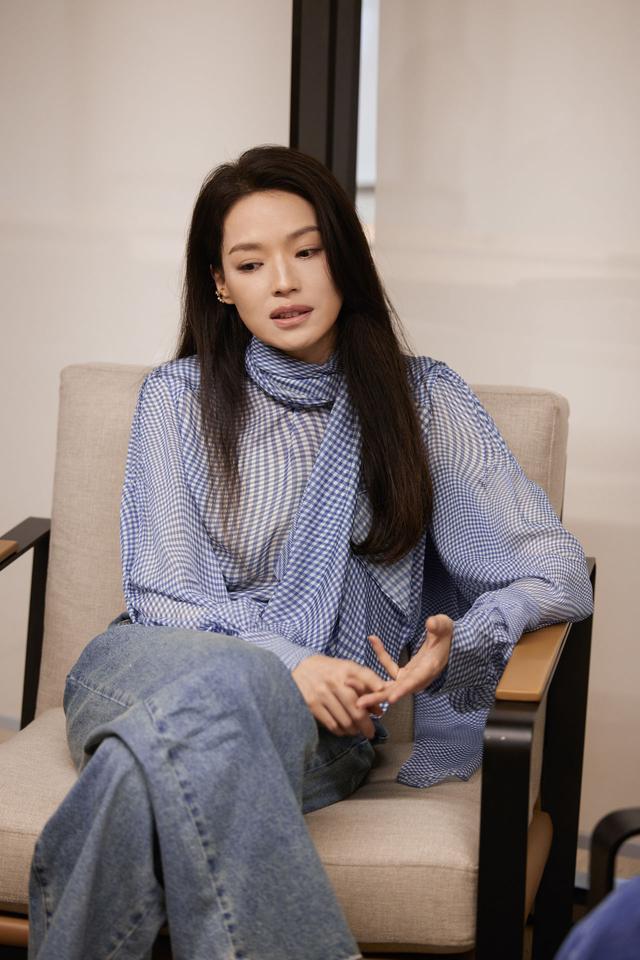 舒淇做导演：“告诉所有受伤的女孩，勇敢走出自己的未来”