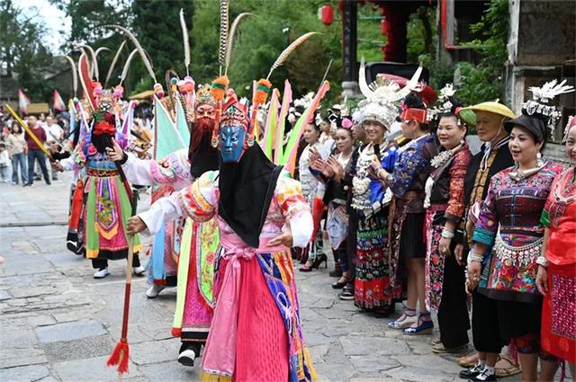 文旅融合玩法新、优质服务留客心……贵旅集团打造假日旅游新场景，点燃消费新引擎