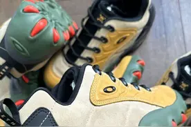 PIET x Oakley 2024合作新品发布，sacai x《KAWS:HOLIDAY》限量T恤登场｜是日美好事物图片