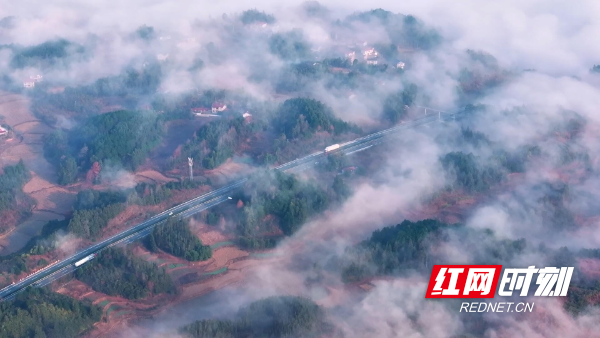 中方县：平流雾绘就山川诗意画卷