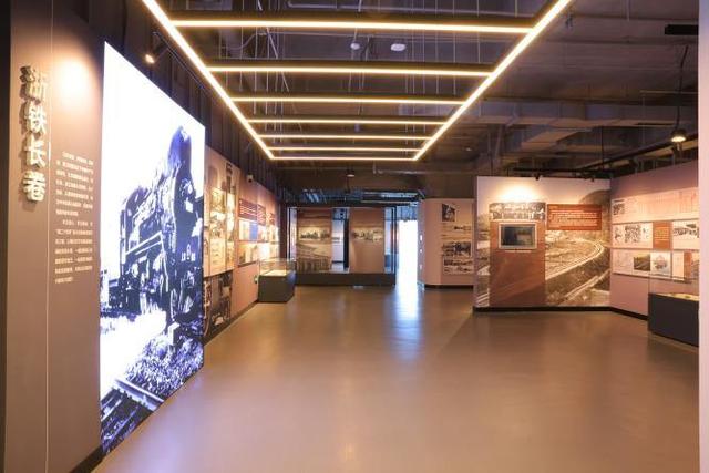 从烽火岁月到盛世通途：杭州西站这场铁路主题展，老报纸里藏着中国力量！